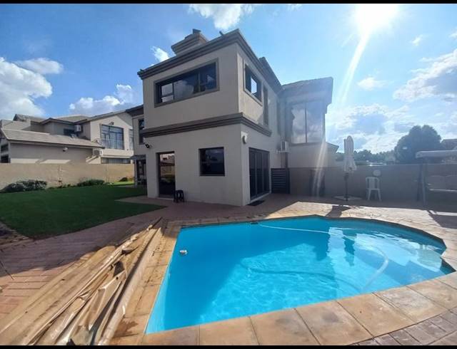 5 BEDROOM HOUSE FOR SALE IN RASLOUW